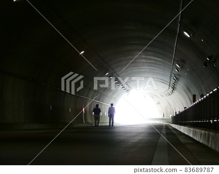 一條隧道 一條隧道 83689787