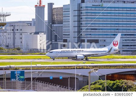 Scenery and taxing at Haneda Airport Scenery and taxing at Haneda Airport 83691007