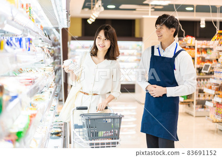 People who shop for groceries at supermarkets People who shop for groceries at supermarkets 83691152