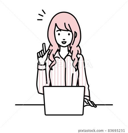 一個穿襯衫的女人坐在辦公桌前，打開電腦，激發靈感 83693231
