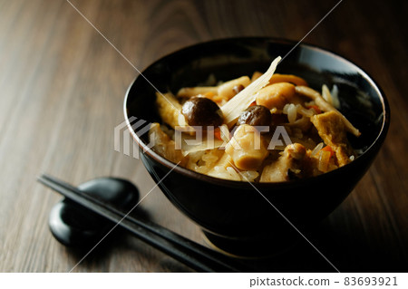 雞肉和牛蒡飯 83693921