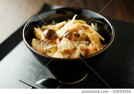 雞肉和牛蒡飯 83693936