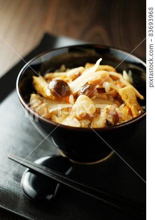 雞肉和牛蒡飯 83693968