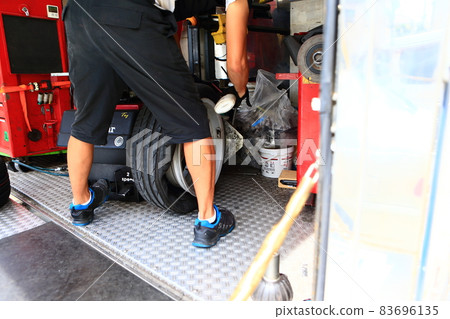 Tire change aluminum wheels car maintenance street circuit summer tire tire changer 83696135