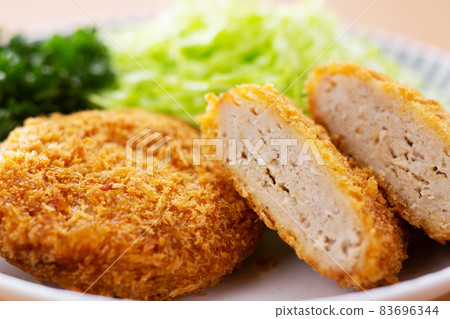 Menchi-katsu炸肉餅,回家時間,回家米飯,吞嚥,只在家 Menchi-katsu炸肉餅,回家時間,回家米飯,吞嚥,只在家 83696344