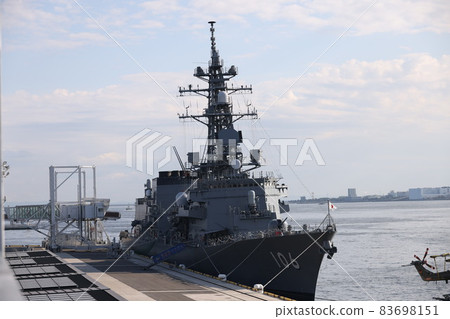 Escort ship 83698151