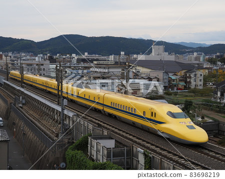 Doctor Yellow near Yamashina Doctor Yellow near Yamashina 83698219
