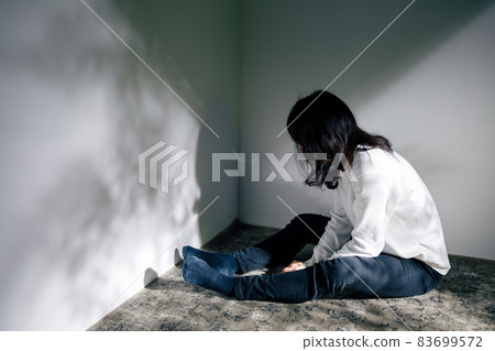 Frightened woman image Frightened woman image 83699572
