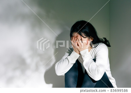 Frightened woman image Frightened woman image 83699586
