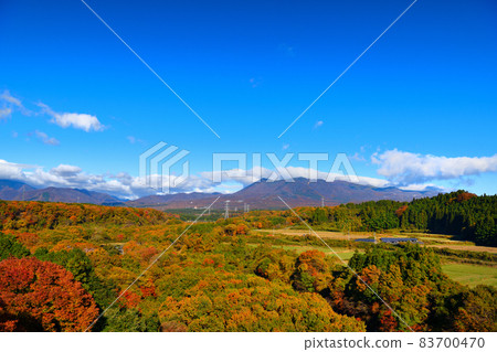 那須高原和那須山脈被紅葉染紅 那須高原和那須山脈被紅葉染紅 83700470