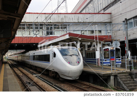 Limited express Hakutaka stopped at Echigo Yuzawa 83701859
