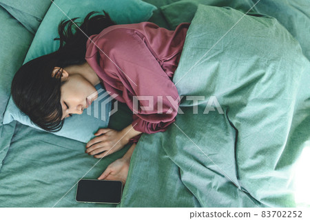 一個女人在臥室裡 83702252