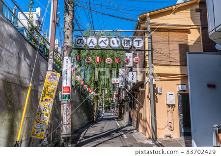 Tokyo cityscape of Japan I hope for "Nonbei Yokocho" etc. the day before Haro and after the cancellation of the state of emergency 83702429