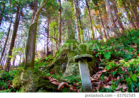[Yamagata] Autumn Yamadera (Rissshakuji) Stone Buddha beside the approach 83702585