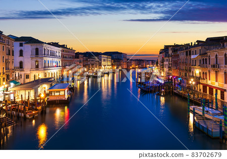 The Grand Canal at sunrise from Rialto Bridge, Venice, Italy 83702679