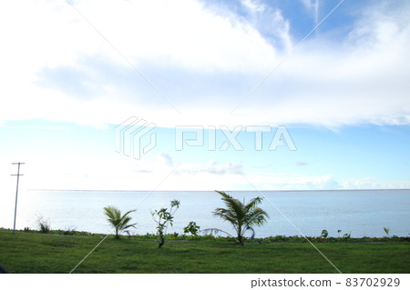 開著車遊覽關島風景 83702929