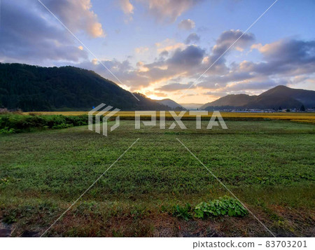 Early morning countryside Early morning countryside 83703201
