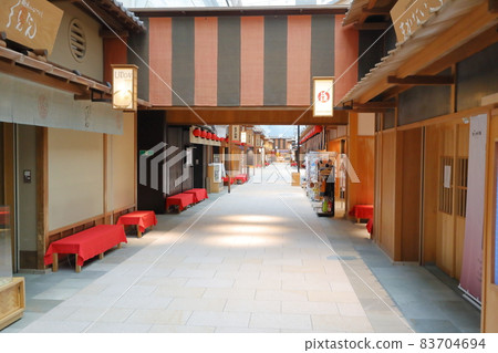 Scenery of Haneda Airport International Terminal 3 under Corona Regulation (Edo Koji Restaurant) 83704694