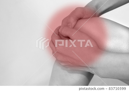 Knee pain 83710399