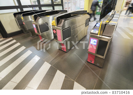 都營大江戶線大江戶線新宿檢票口站月台檢票口自動檢票口 83710416
