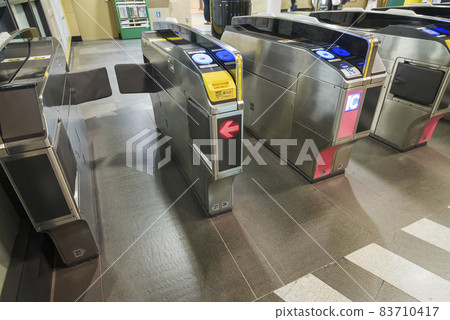 都營大江戶線大江戶線新宿檢票口站月台檢票口自動檢票口 都營大江戶線大江戶線新宿檢票口站月台檢票口自動檢票口 83710417