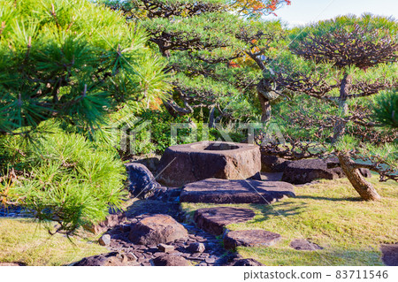 Kobe Suma Rikyu Park lanterns and a little autumnal scenery 83711546