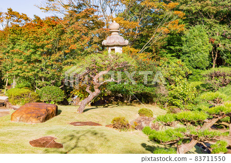 神戶須磨離宮公園燈籠和一點秋色 83711550