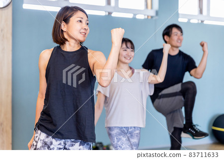 Men and women (dance) doing a studio menu at a sports gym Men and women (dance) doing a studio menu at a sports gym 83711633