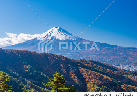 （山梨縣）秋天從西川林道看到的富士山 83712123