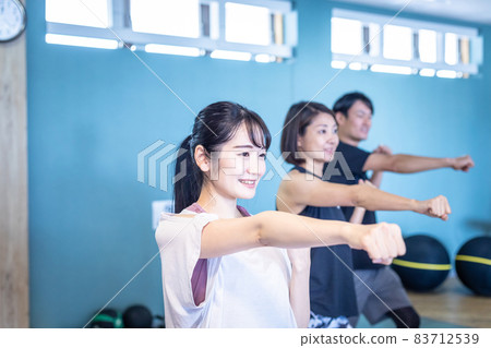 Men and women boxing at the gym Men and women boxing at the gym 83712539