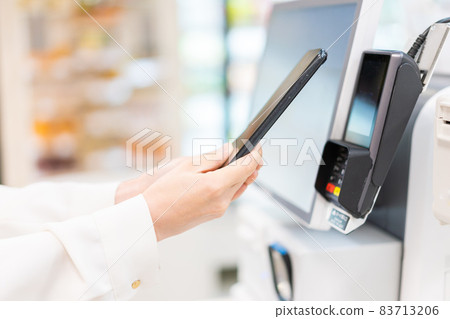 A young woman who makes self-checkout and e-commerce payments 83713206
