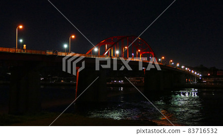 夜晚的開門橋 83716532