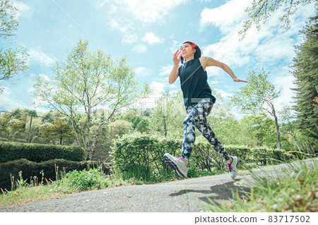 全速奔跑的女人 全速奔跑的女人 83717502