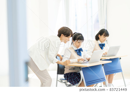 Female junior high school computer classroom Shooting cooperation: Japanese language school attached to Chuo Technical School 83721449