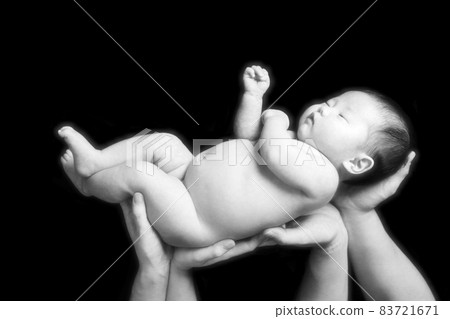 Mysterious newborn photo baby photography, newborn photo black background photo ☆ monotone black and white 83721671