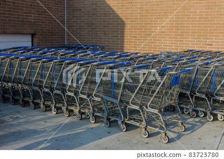 Place for grocery shopping carts near the hypermarket Place for grocery shopping carts near the hypermarket 83723780