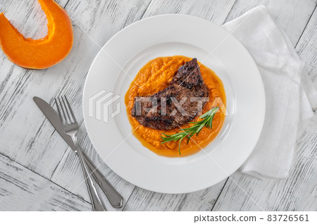 Beef steak with mashed pumpkin 83726561