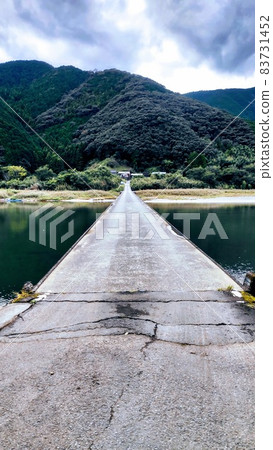 Subsidence bridge material 83731452