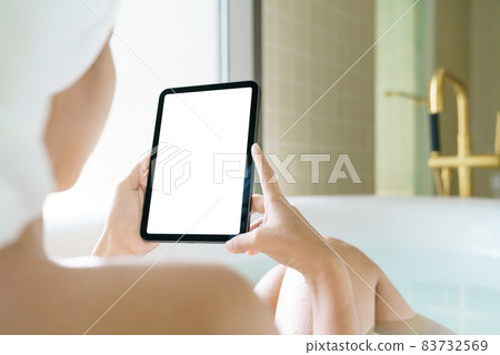 tablet, bath, woman 83732569