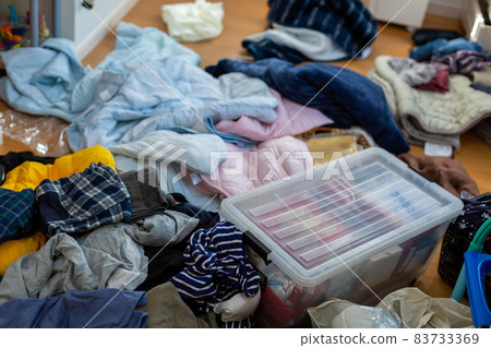 Decluttering change of clothes 83733369