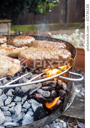 Charcoal-grilled barbecue burger and lamb chops to enjoy in the garden 83736188