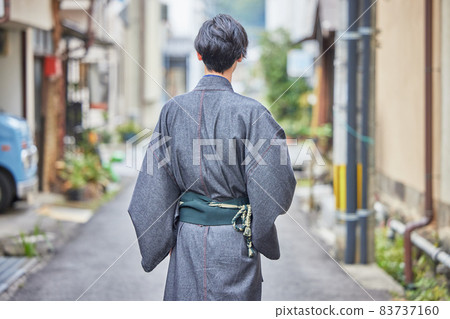 Young man sightseeing in kimono 83737160