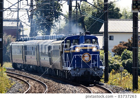 While towing the newly added observation car ... DL Taiki DE10 going on Nikko Road While towing the newly added observation car ... DL Taiki DE10 going on Nikko Road 83737263