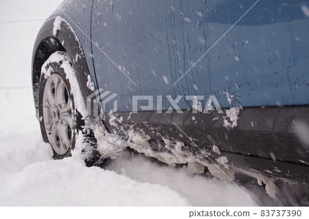 Cars traveling on snowy roads 83737390