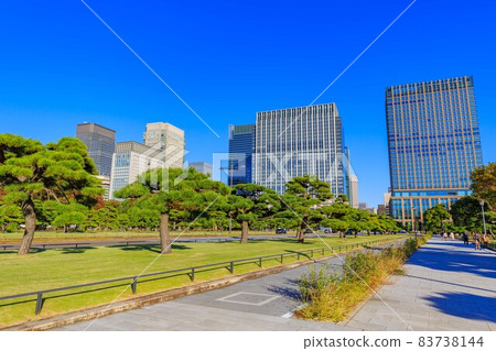 千代田區、東京皇居外苑和建築物的城市景觀 千代田區、東京皇居外苑和建築物的城市景觀 83738144
