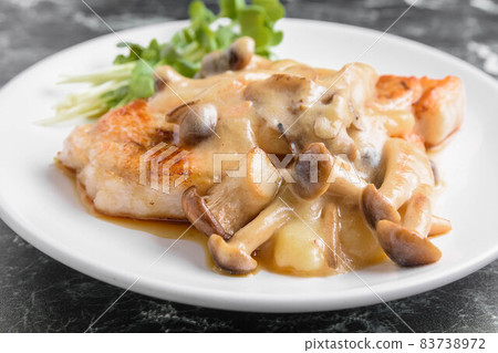 Pork saute mushroom sauce 83738972