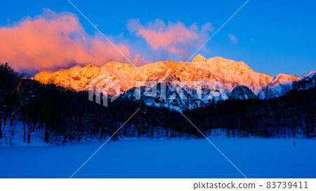Togakushi mountain range Nishidake / Honindake dawn (winter) Togakushi mountain range Nishidake / Honindake dawn (winter) 83739411