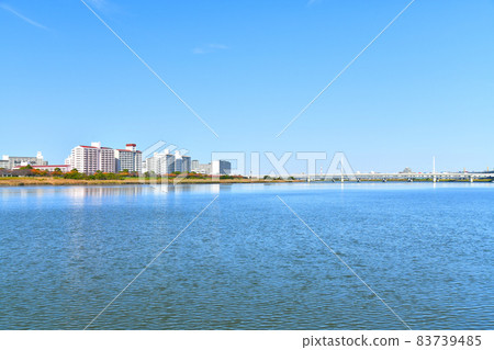 Looking upstream from Funabori Bridge / Arakawa (Edogawa-ku, Tokyo) [2021.11] 83739485