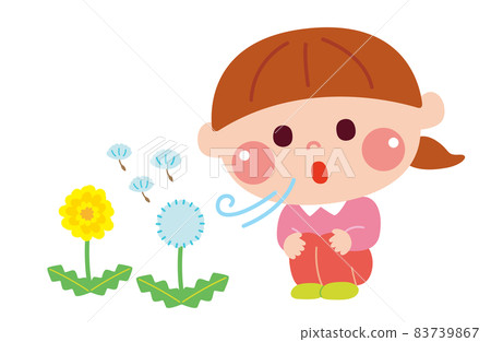 吹蒲公英絨毛玩耍的少女 83739867