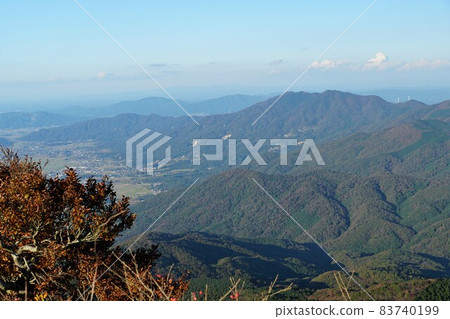 從茨城縣女體山筑波山山頂眺望甲場山的秋景 從茨城縣女體山筑波山山頂眺望甲場山的秋景 83740199